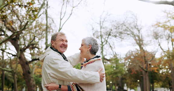老夫妇在公园跳舞，爱情与婚姻和幸福，承诺