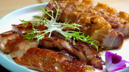 中式美食双拼烤鸭和烧肉