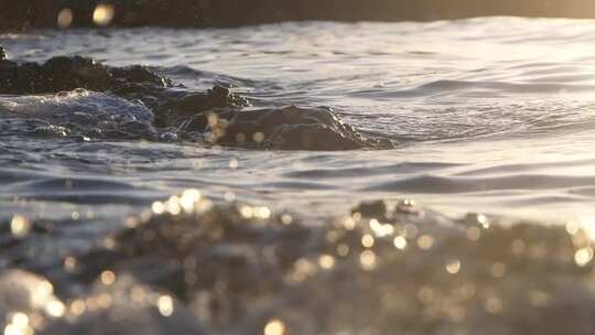 海水波光粼粼