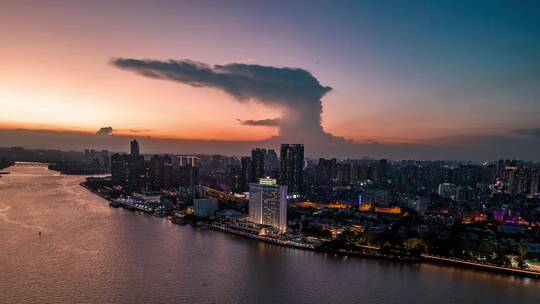 4K广州白天鹅宾馆积雨云环绕延时