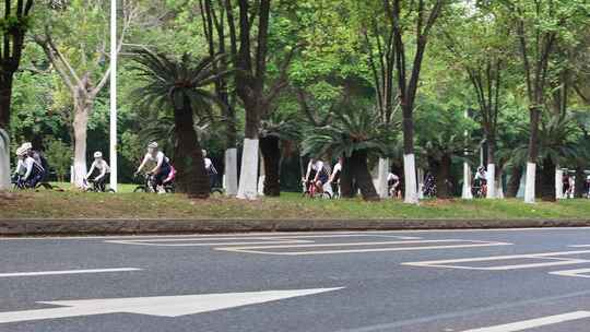 广州番禺区大学城马路骑行队