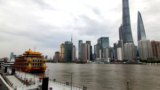 江河交通与上海城市天际线