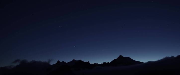 山峰云雾星空延时