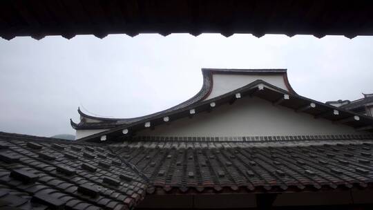 阴雨中的福清东关寨屋顶