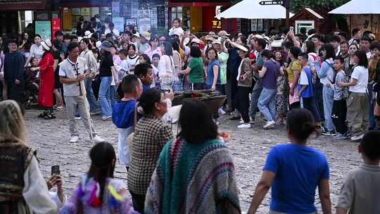 丽江古城篝火晚会