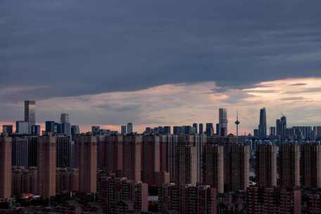 夏季天气云雨城市建筑沈阳天际线傍晚