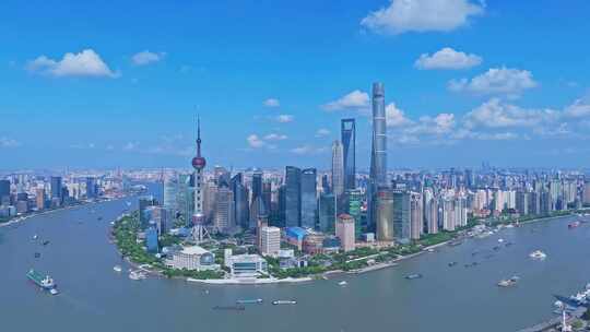 4k实时航拍上海外滩陆家嘴蓝天白云