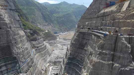 修建中的白鹤滩水电站