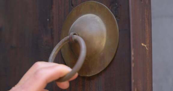 老式门环复古岁月感木门怀旧岁月