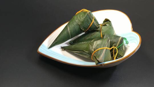 白底端午节日中的粽子米粽
