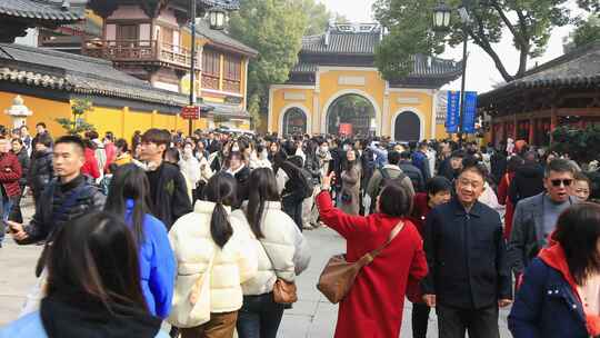 寒山寺听钟声人潮