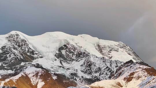 航拍川西横断山脉勒多曼因雪山冰川风光