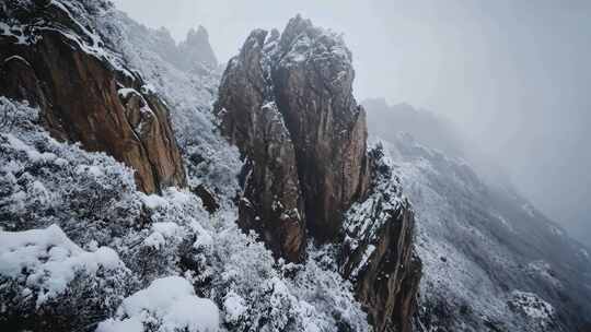 冬天雪景中的黄山风景