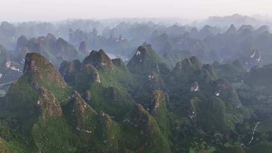 桂林山水喀斯特峰林视频素材模板下载