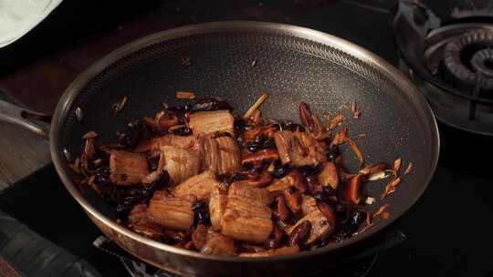 中华传统特色美食家常打卤面烹饪过程