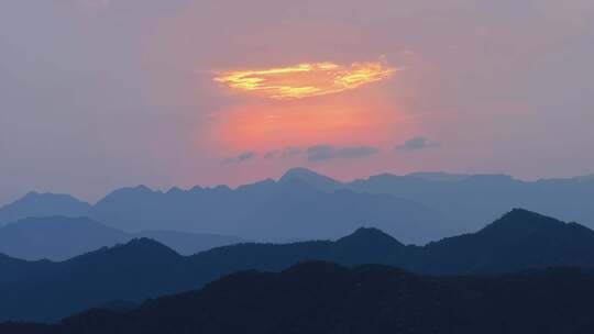 高山日落霞光美景