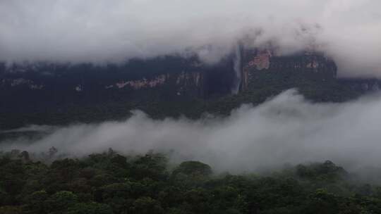 航拍森林河流瀑布委内瑞拉天使瀑布云雾