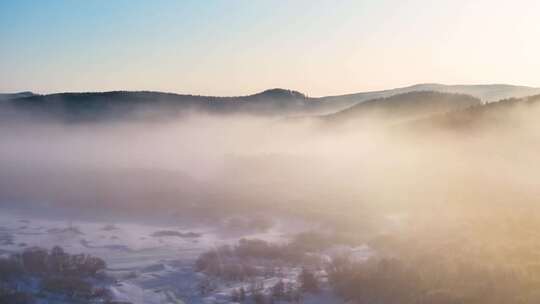 中焦延时航拍林海雪原迷雾