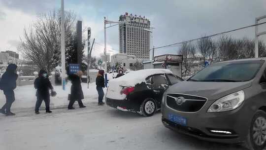 雪天道路交通