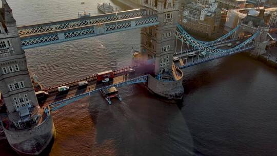 城市航拍伦敦桥伦敦摩天大楼日出晚霞