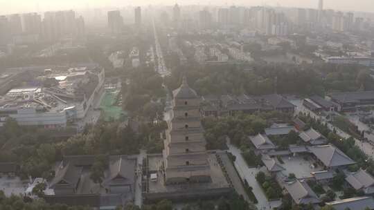 航拍视角下的西安大雁塔全景