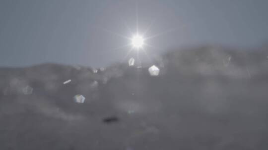 阳光融化冰雪冬天冰层下的阳光LOG视频素材模板下载