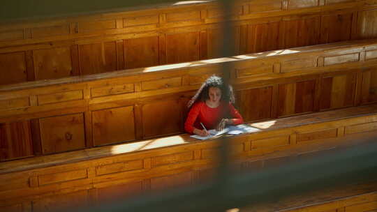 远景高加索女孩学生西班牙裔女人拉丁裔美国