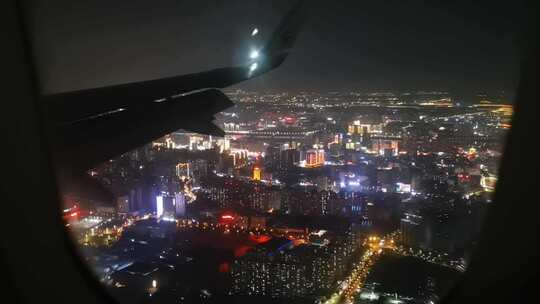 在飞机上看到的西安夜景