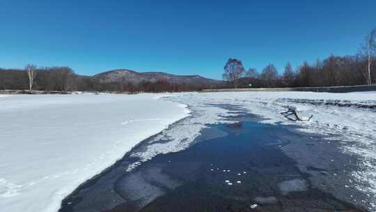 航拍初春库都尔河开河雪景