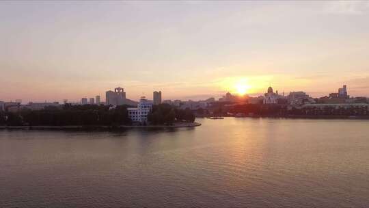 河边城市的日出视频素材模板下载