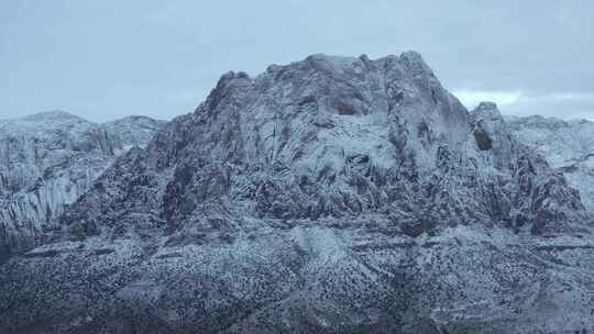 雪山架空