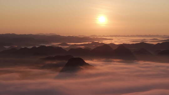 高山云雾唯美大气日出航拍