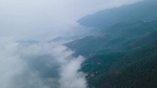 清晨云海日出云层山顶山林山峰云雾缭绕风景