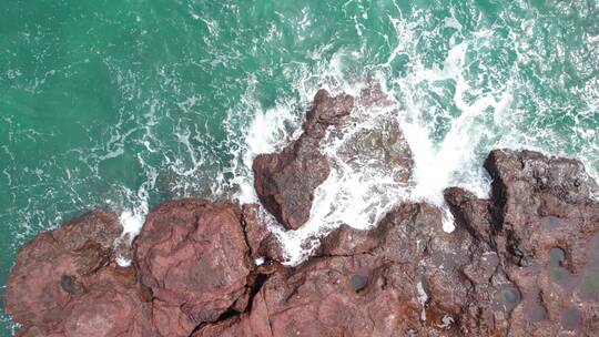 海浪浪花冲击岩石素材航拍