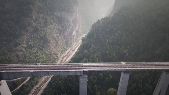 航拍跨线桥基建铁路铁路桥大山丛林视频素材模板下载