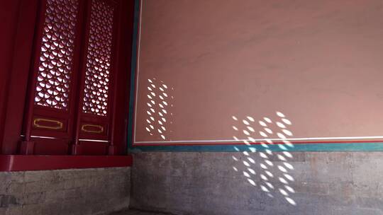 北京故宫太阳照射窗户光影变化