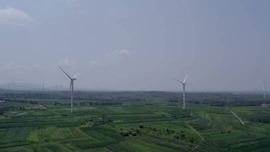 4k 航拍户外农田涡轮风力发电机特写