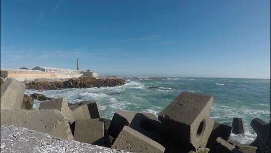 波浪撞击混凝土断水器