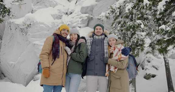 朋友，雪，冬天，看着相机