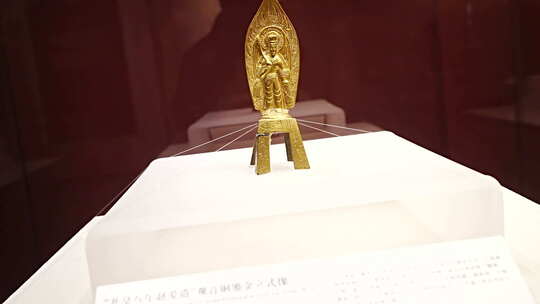 博物馆内古代佛像文物