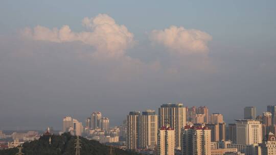 威海笔架山看城市上空的云延时4K