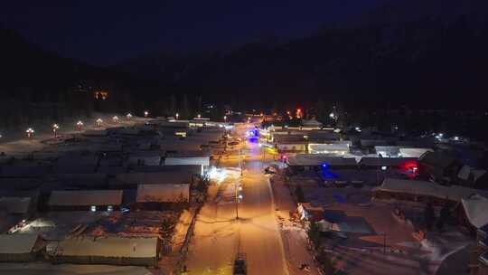 航拍新疆喀纳斯老村冬季夜景雪地小木屋