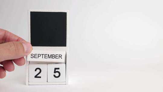 09.日期为9月25日的日历和设计师的地