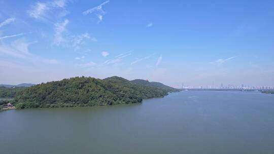 4K湖北武汉东湖磨山航拍山与水