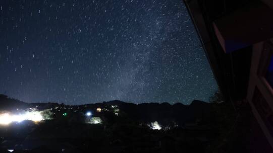 云南诺邓古村夜景星空