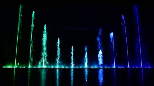 灯光舞动的喷泉