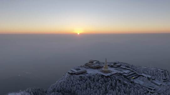 四川峨眉山金顶冬日雪景日出4k航拍高清在线视频素材下载