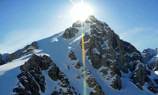 日照金山 雪山之巅 雪山 云海 山峰延时