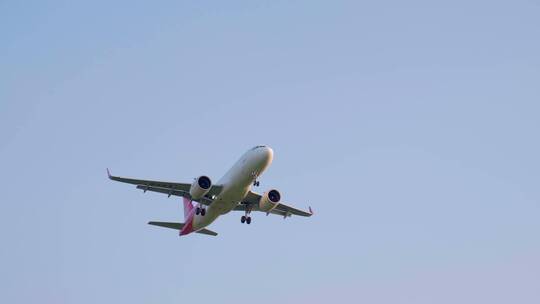 深圳航空-飞机从天空飞过