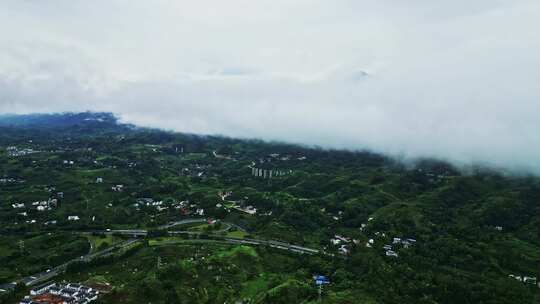 6月大山雨季穿云航拍小县城风光